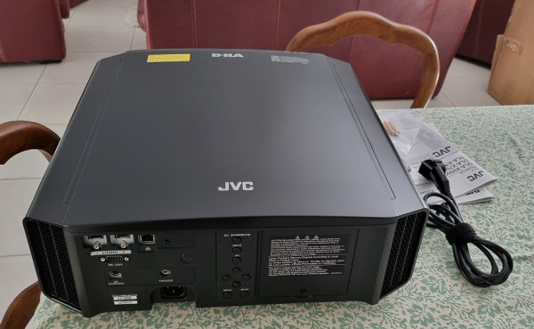 JVC-5900BE-b.jpg
