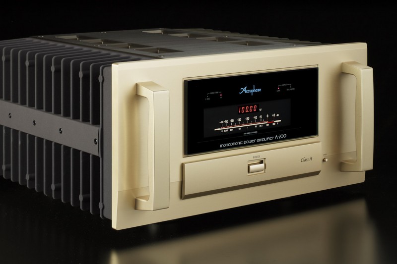 Accuphase_A-200_front